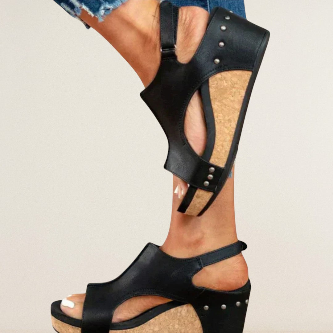 Ραέλ – σταθερή κομψότητα για τα καλοκαιρινά σας βήματα