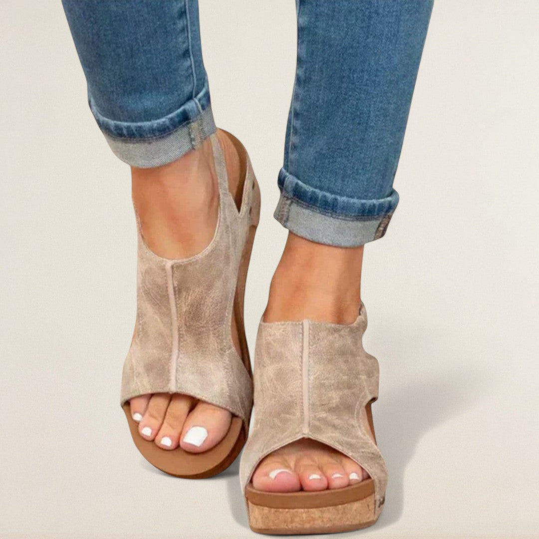 Ραέλ – σταθερή κομψότητα για τα καλοκαιρινά σας βήματα