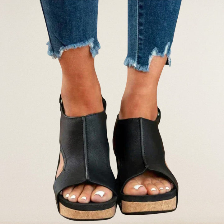 Ραέλ – σταθερή κομψότητα για τα καλοκαιρινά σας βήματα