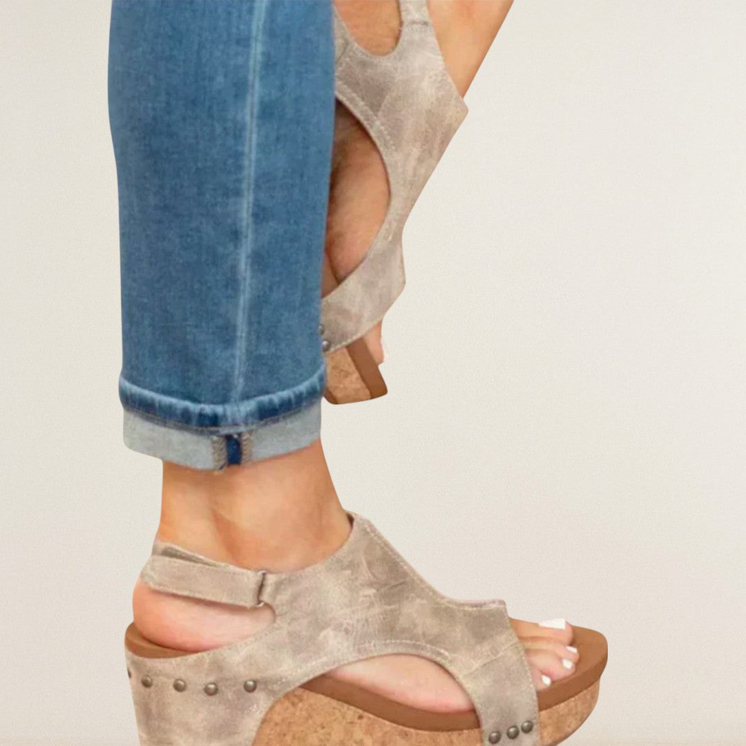 Ραέλ – σταθερή κομψότητα για τα καλοκαιρινά σας βήματα