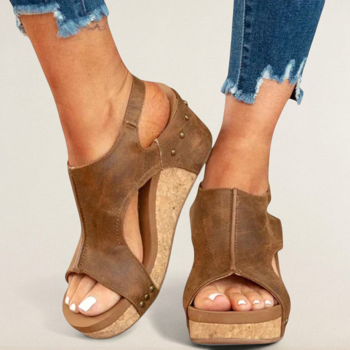 Ραέλ – σταθερή κομψότητα για τα καλοκαιρινά σας βήματα