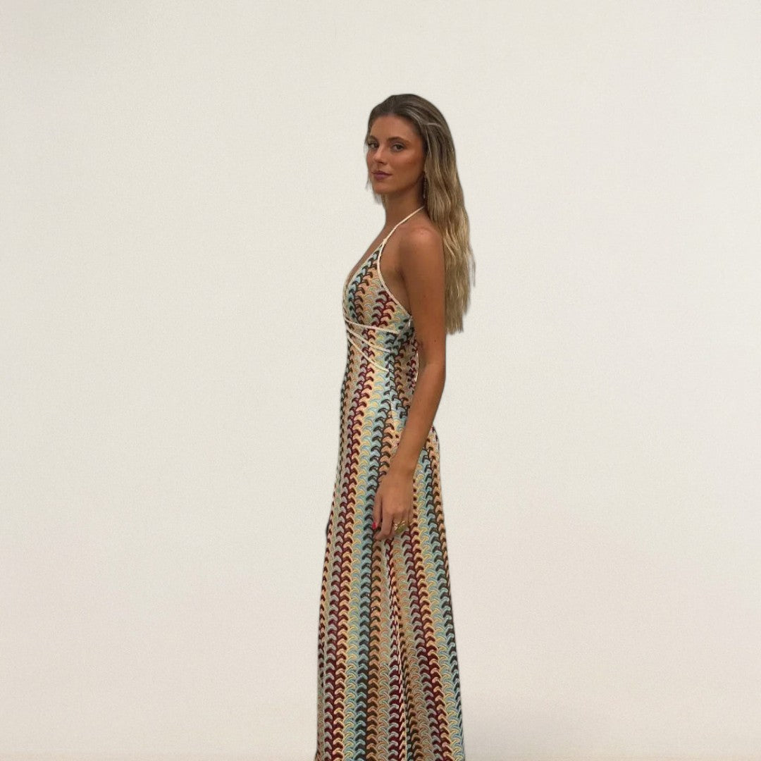 Μαρία – το αέρινο Hâlterneck-Maxikleid με ρετρό γοητεία