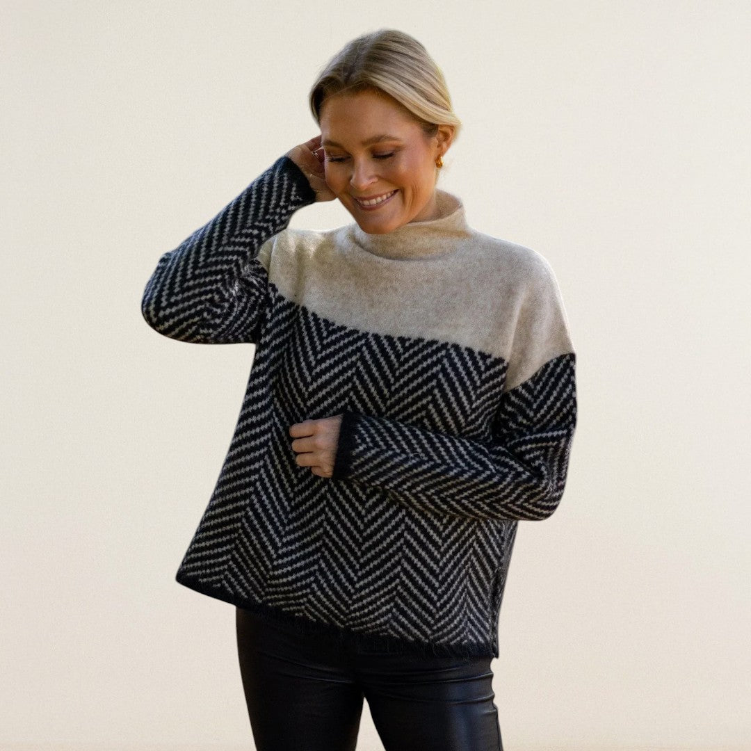 Μαρία – Πλεκτό πουλόβερ με αντίθετη υφή και ψηλό γιακά