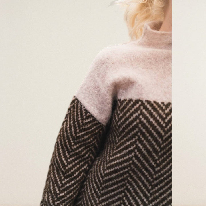 Μαρία – Πλεκτό πουλόβερ με αντίθετη υφή και ψηλό γιακά